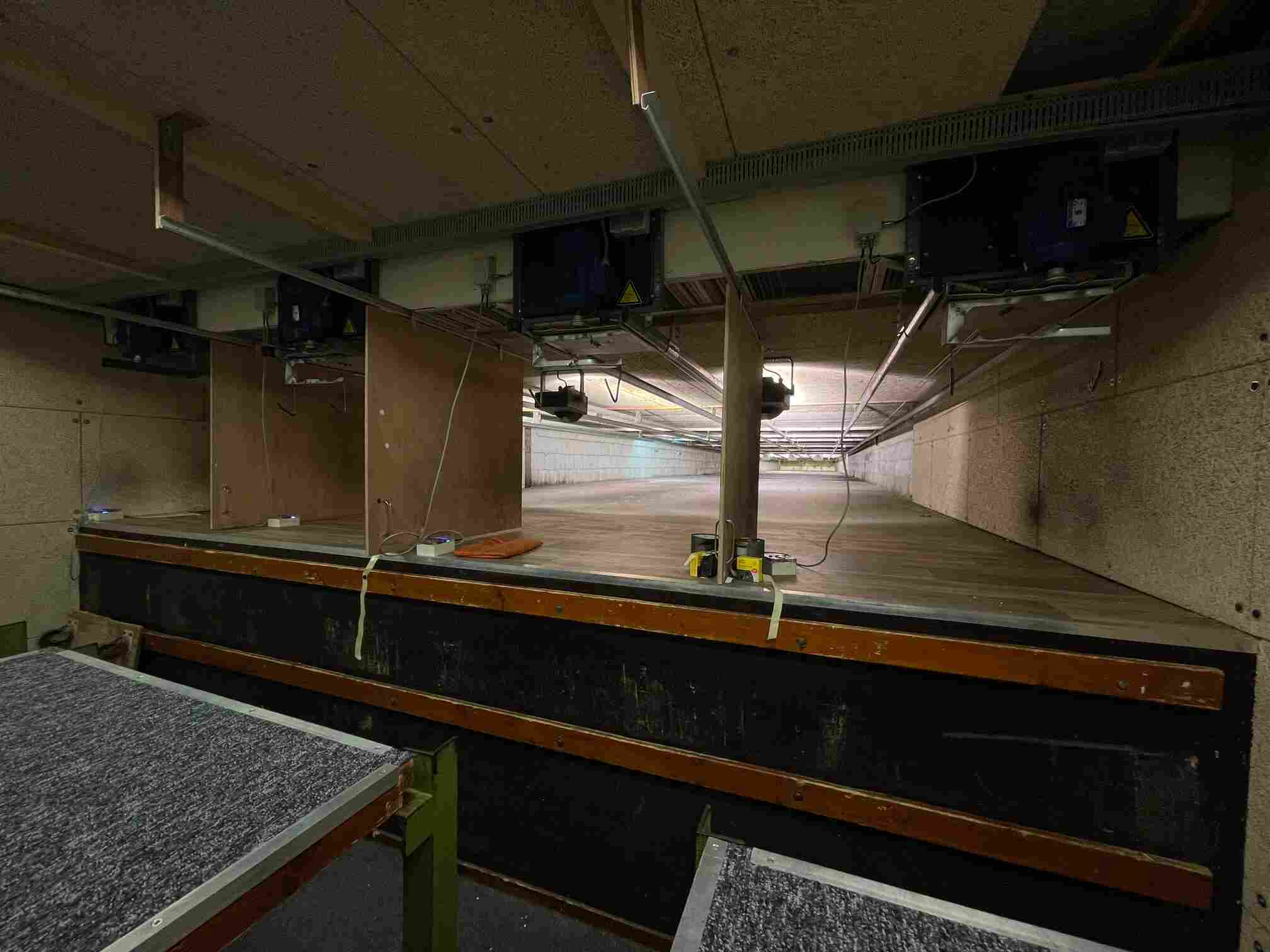 Daniel met een revolver